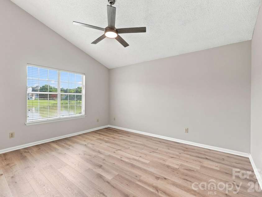 6323 Martin Lake Road, Charlotte, NC 28227.  MLS# CAR4405249, YatesRealty ID 38836. Spacious Primary Suite with Vaulted Ceilings