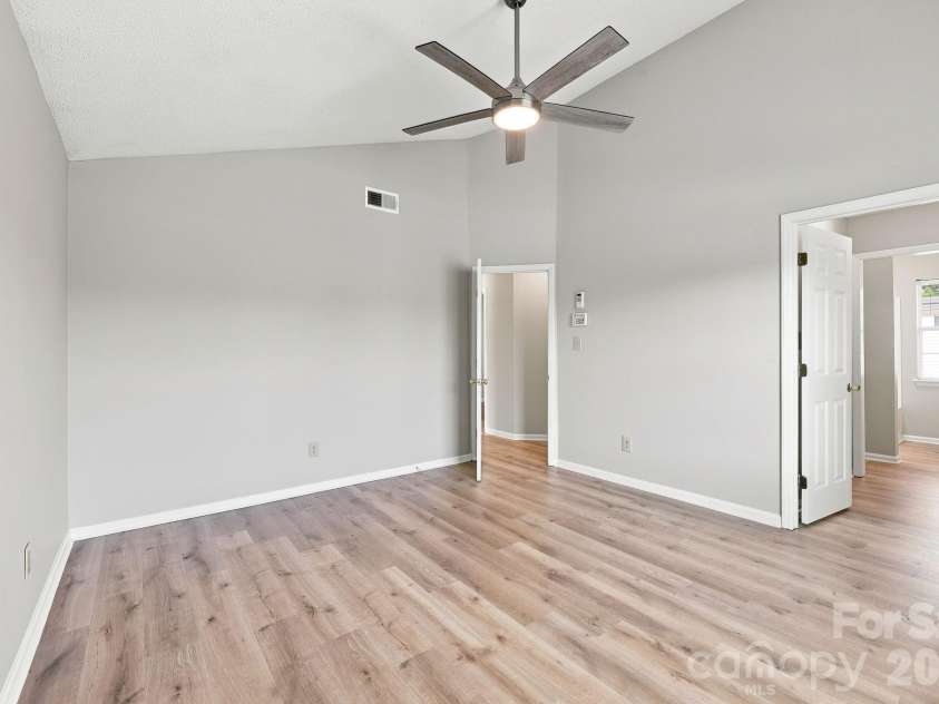 6323 Martin Lake Road, Charlotte, NC 28227.  MLS# CAR4405249, YatesRealty ID 38836. Spacious Primary Suite with Vaulted Ceilings