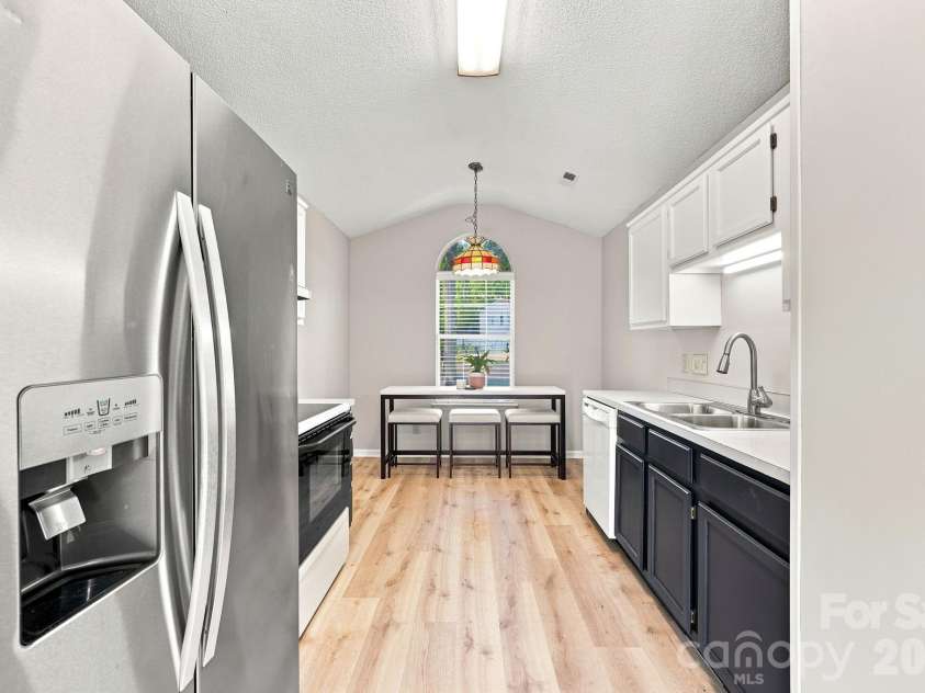 6323 Martin Lake Road, Charlotte, NC 28227.  MLS# CAR4405249, YatesRealty ID 38836. Stylish & Functional Kitchen