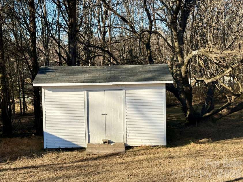 438 Pop Davis Road, Taylorsville, NC 28681.  MLS# CAR4338461, YatesRealty ID 3884. 
