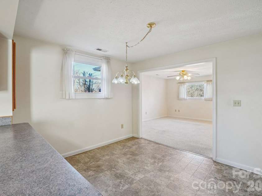 511 Oak Grove Road, Flat Rock, NC 28731.  MLS# CAR4330256, YatesRealty ID 3884. 