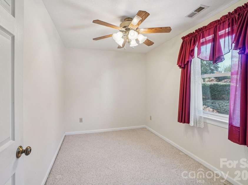 511 Oak Grove Road, Flat Rock, NC 28731.  MLS# CAR4330256, YatesRealty ID 3884. 