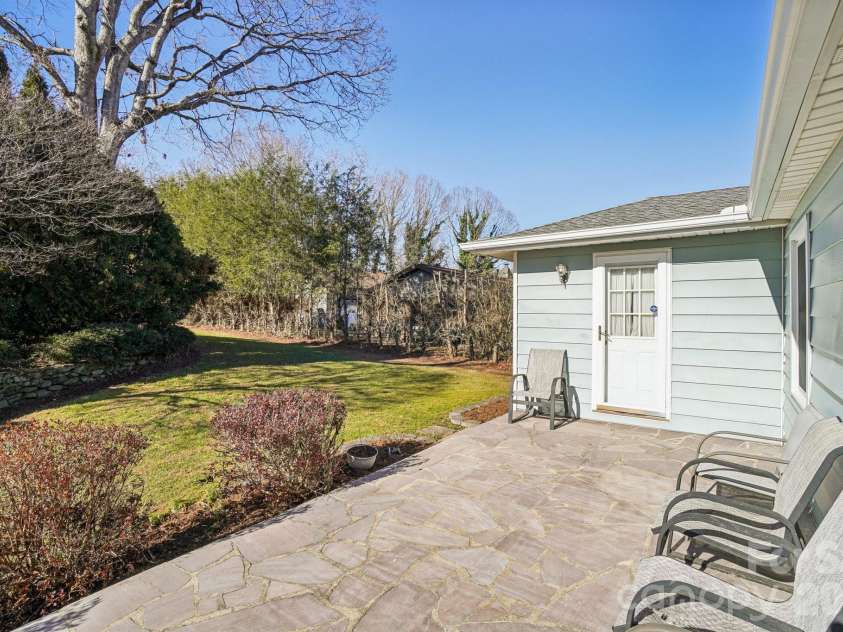 511 Oak Grove Road, Flat Rock, NC 28731.  MLS# CAR4330256, YatesRealty ID 3884. 