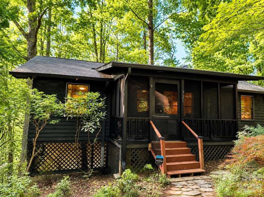721 Bear Creek Lane, Saluda, NC 28773.  MLS# CAR4403614, YatesRealty ID 38840. 