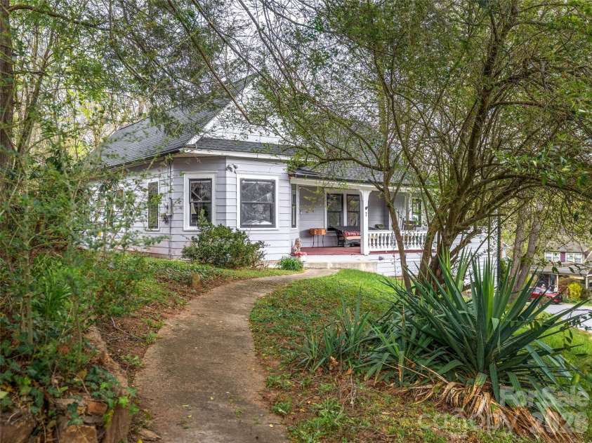 7 Montford Park Place, Asheville, NC 28801.  MLS# CAR4400469, YatesRealty ID 38841. 