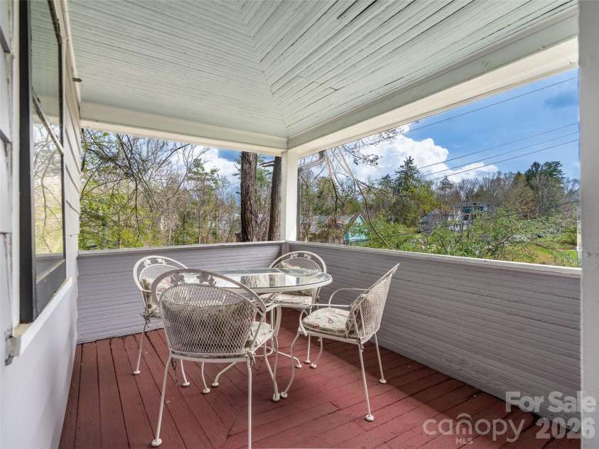 7 Montford Park Place, Asheville, NC 28801.  MLS# CAR4400469, YatesRealty ID 38841. 