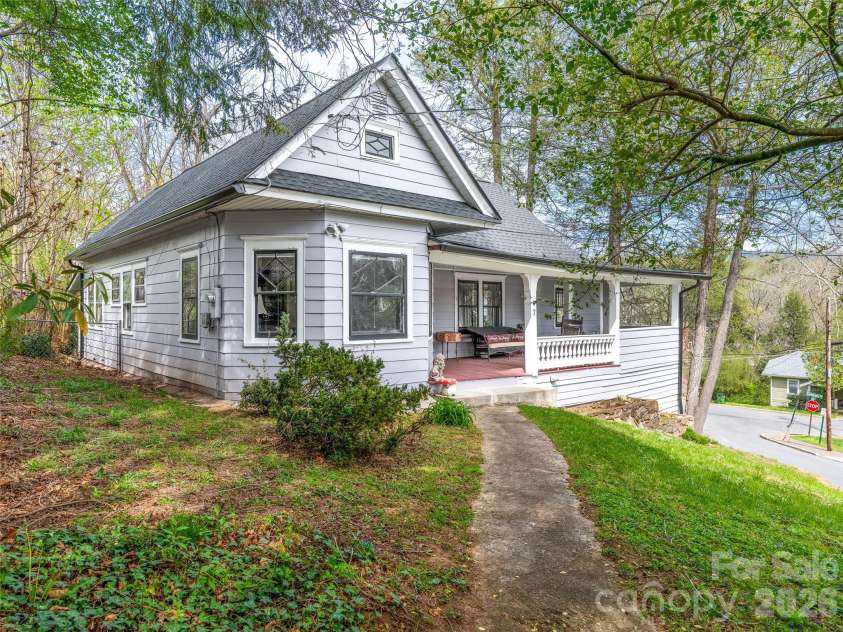 7 Montford Park Place, Asheville, NC 28801.  MLS# CAR4400469, YatesRealty ID 38841. 