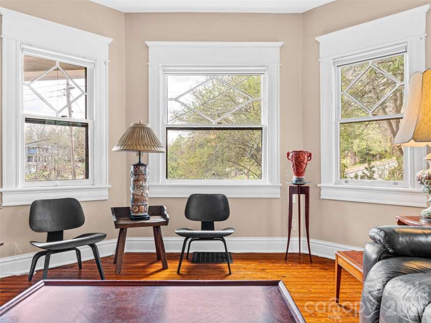 7 Montford Park Place, Asheville, NC 28801.  MLS# CAR4400469, YatesRealty ID 38841. 