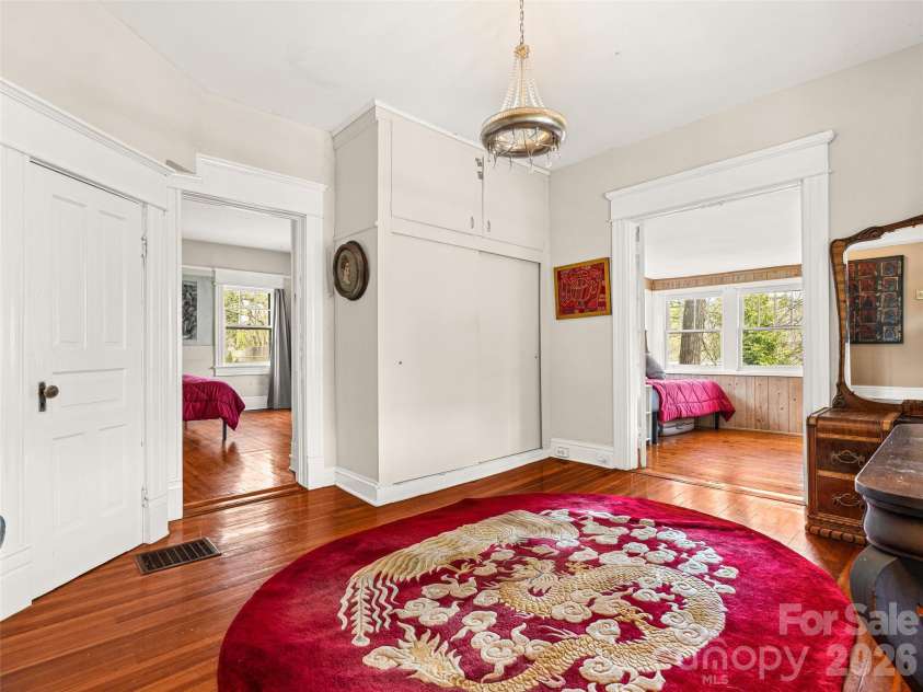 7 Montford Park Place, Asheville, NC 28801.  MLS# CAR4400469, YatesRealty ID 38841. 