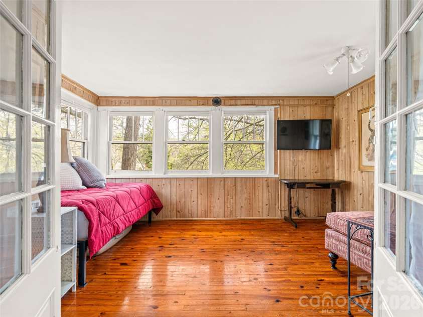 7 Montford Park Place, Asheville, NC 28801.  MLS# CAR4400469, YatesRealty ID 38841. 