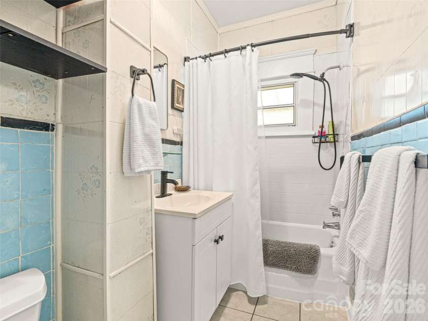 7 Montford Park Place, Asheville, NC 28801.  MLS# CAR4400469, YatesRealty ID 38841. 