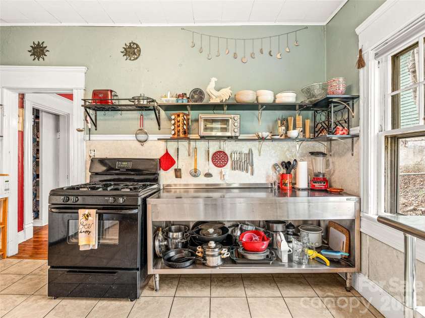 7 Montford Park Place, Asheville, NC 28801.  MLS# CAR4400469, YatesRealty ID 38841. 