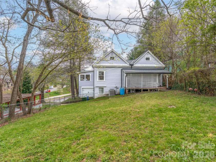 7 Montford Park Place, Asheville, NC 28801.  MLS# CAR4400469, YatesRealty ID 38841. 