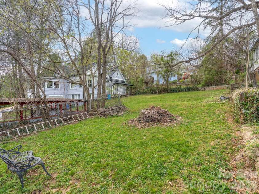 7 Montford Park Place, Asheville, NC 28801.  MLS# CAR4400469, YatesRealty ID 38841. 