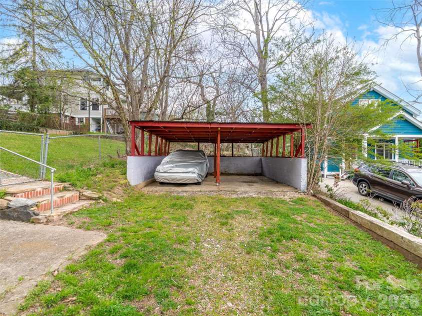 7 Montford Park Place, Asheville, NC 28801.  MLS# CAR4400469, YatesRealty ID 38841. 