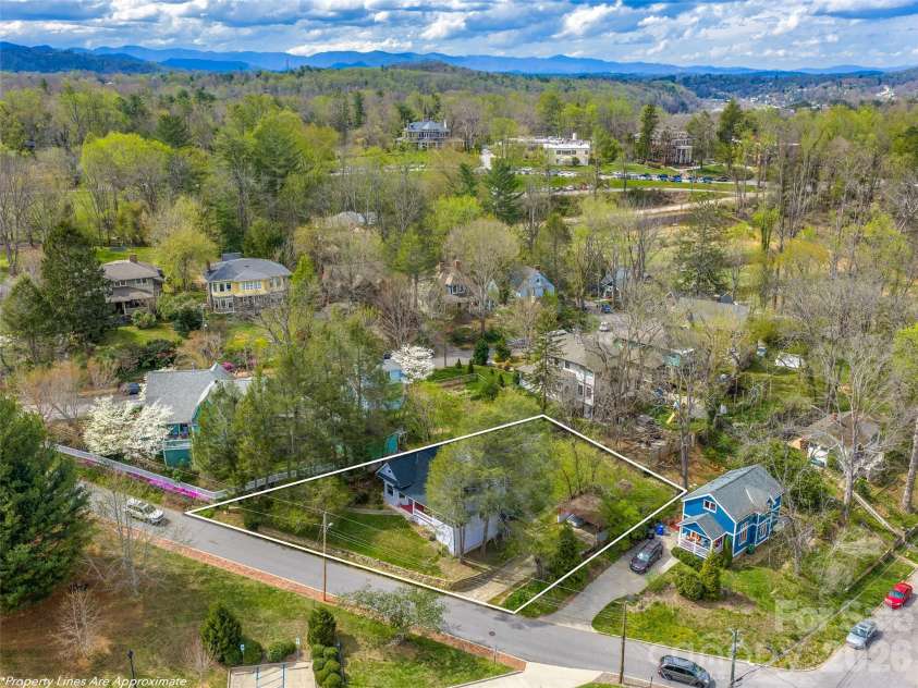 7 Montford Park Place, Asheville, NC 28801.  MLS# CAR4400469, YatesRealty ID 38841. 