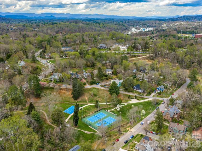 7 Montford Park Place, Asheville, NC 28801.  MLS# CAR4400469, YatesRealty ID 38841. 