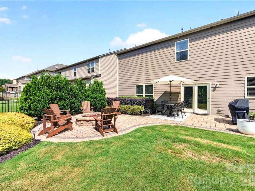12515 Current Drive, Charlotte, NC 28278.  MLS# CAR4398958, YatesRealty ID 38844. Backyard