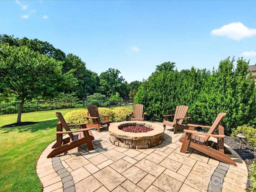 12515 Current Drive, Charlotte, NC 28278.  MLS# CAR4398958, YatesRealty ID 38844. Firepit