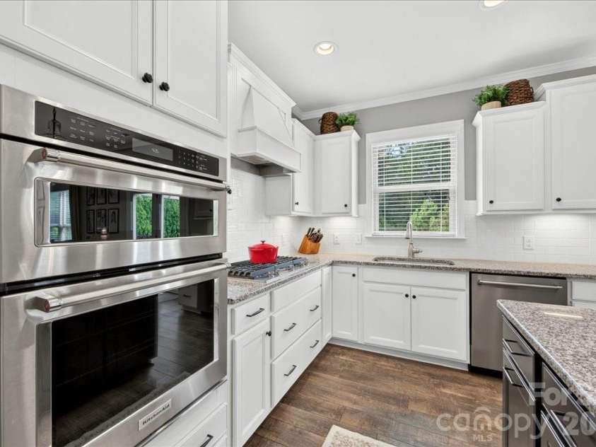 12515 Current Drive, Charlotte, NC 28278.  MLS# CAR4398958, YatesRealty ID 38844. Kitchen