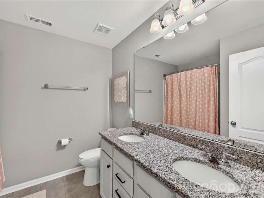 12515 Current Drive, Charlotte, NC 28278.  MLS# CAR4398958, YatesRealty ID 38844. Upper Bathroom
