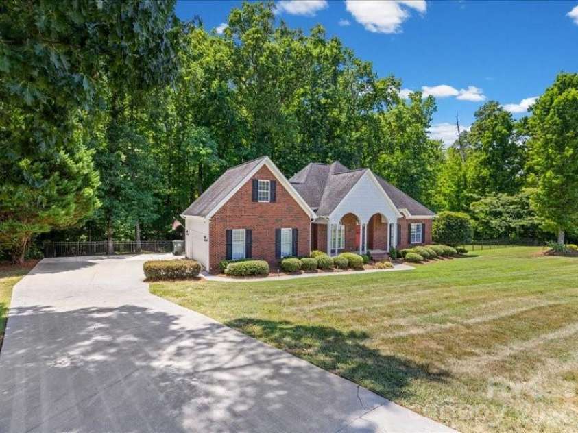 923 Gristmill Drive, Rock Hill, SC 29732.  MLS# CAR4402457, YatesRealty ID 38845. 