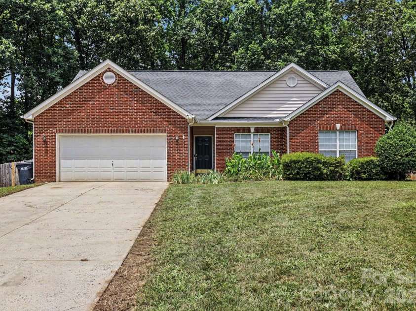 2922 Tallard Lane, Charlotte, NC 28270.  MLS# CAR4399568, YatesRealty ID 38847. 