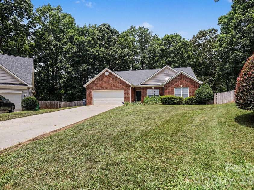 2922 Tallard Lane, Charlotte, NC 28270.  MLS# CAR4399568, YatesRealty ID 38847. 