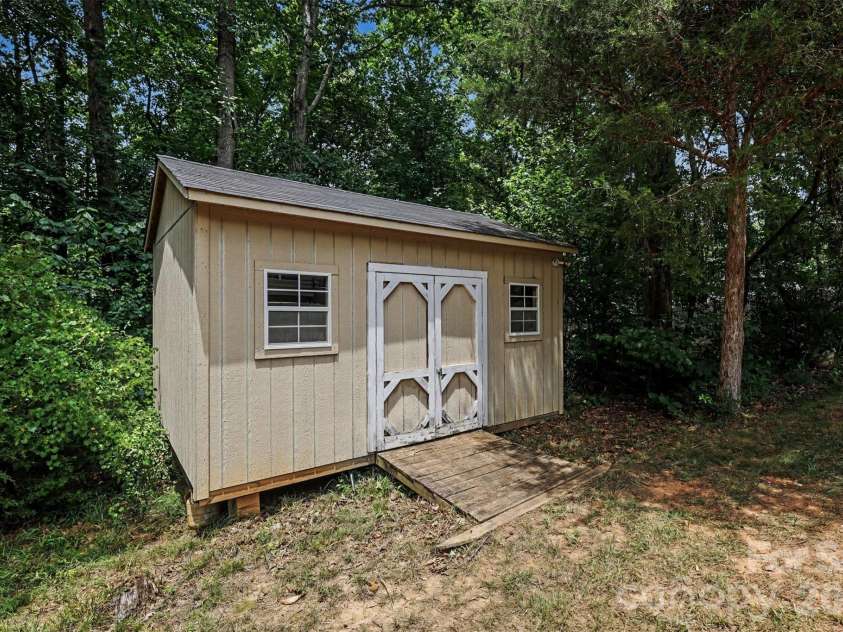2922 Tallard Lane, Charlotte, NC 28270.  MLS# CAR4399568, YatesRealty ID 38847. 