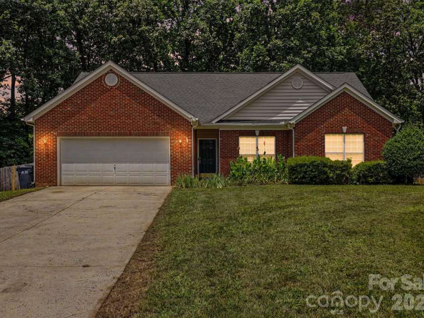 2922 Tallard Lane, Charlotte, NC 28270.  MLS# CAR4399568, YatesRealty ID 38847. 