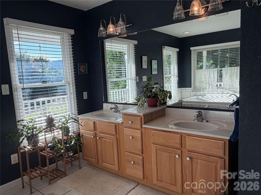 136 Johnnie Hills None, Burnsville, NC 28714.  MLS# CAR4401752, YatesRealty ID 38848. 