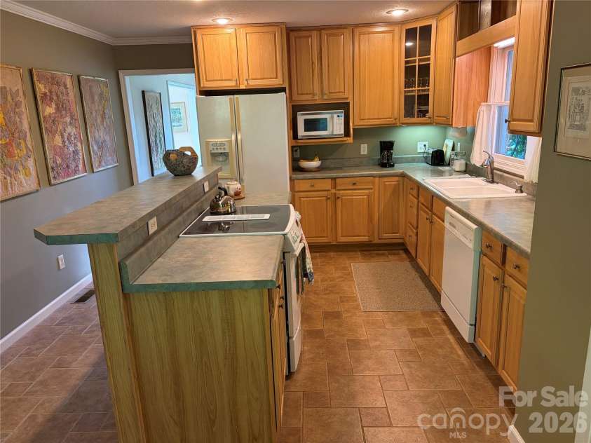 136 Johnnie Hills None, Burnsville, NC 28714.  MLS# CAR4401752, YatesRealty ID 38848. Kitchen