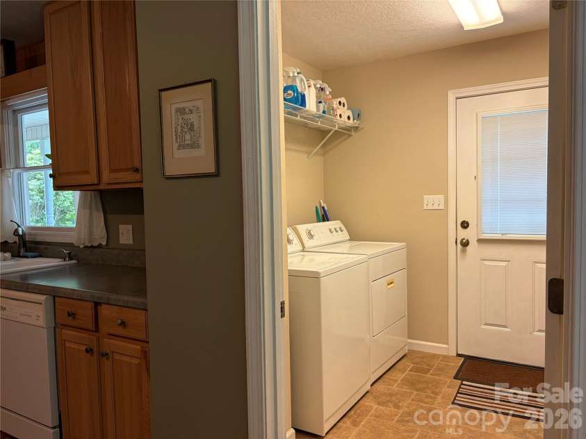 136 Johnnie Hills None, Burnsville, NC 28714.  MLS# CAR4401752, YatesRealty ID 38848. Laundry/Mud Room off Kitchen