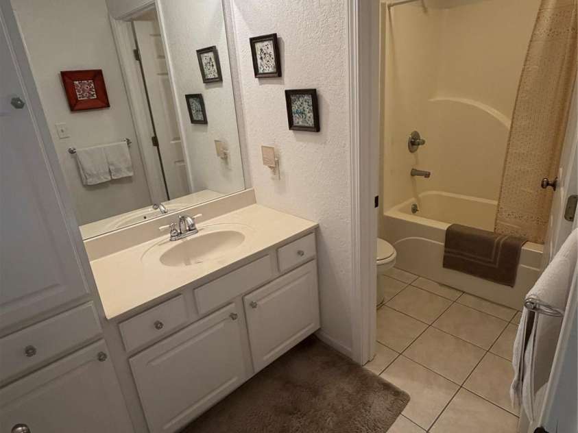 136 Johnnie Hills None, Burnsville, NC 28714.  MLS# CAR4401752, YatesRealty ID 38848. Upstairs Bathroom