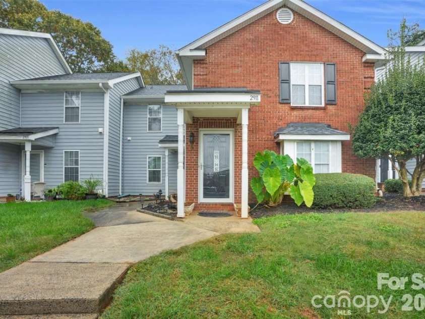 2911 Iron Gate Lane, Charlotte, NC 28212.  MLS# CAR4341390, YatesRealty ID 3885. 