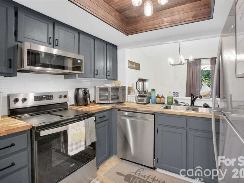 2911 Iron Gate Lane, Charlotte, NC 28212.  MLS# CAR4341390, YatesRealty ID 3885. 