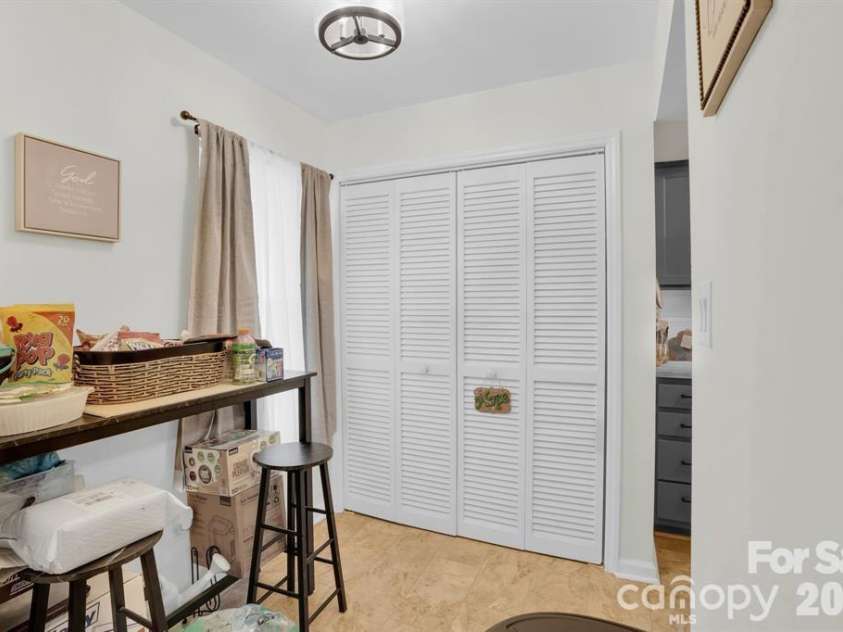 2911 Iron Gate Lane, Charlotte, NC 28212.  MLS# CAR4341390, YatesRealty ID 3885. 