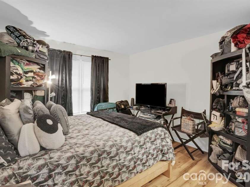 2911 Iron Gate Lane, Charlotte, NC 28212.  MLS# CAR4341390, YatesRealty ID 3885. 