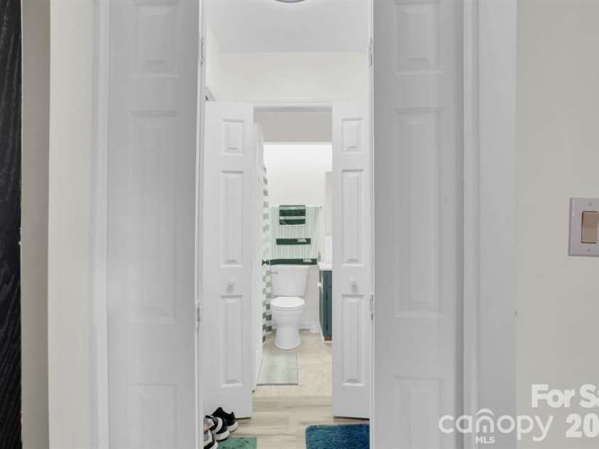 2911 Iron Gate Lane, Charlotte, NC 28212.  MLS# CAR4341390, YatesRealty ID 3885. 