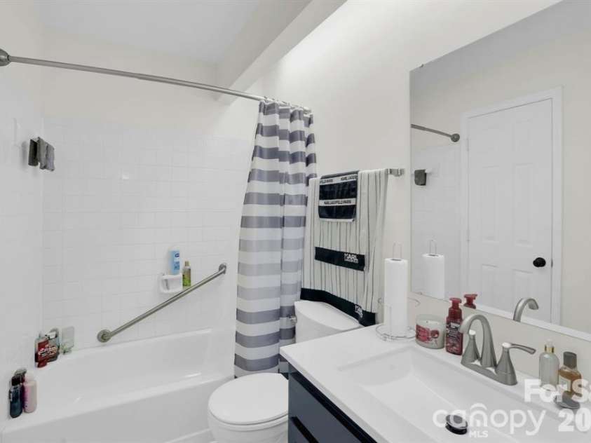 2911 Iron Gate Lane, Charlotte, NC 28212.  MLS# CAR4341390, YatesRealty ID 3885. 