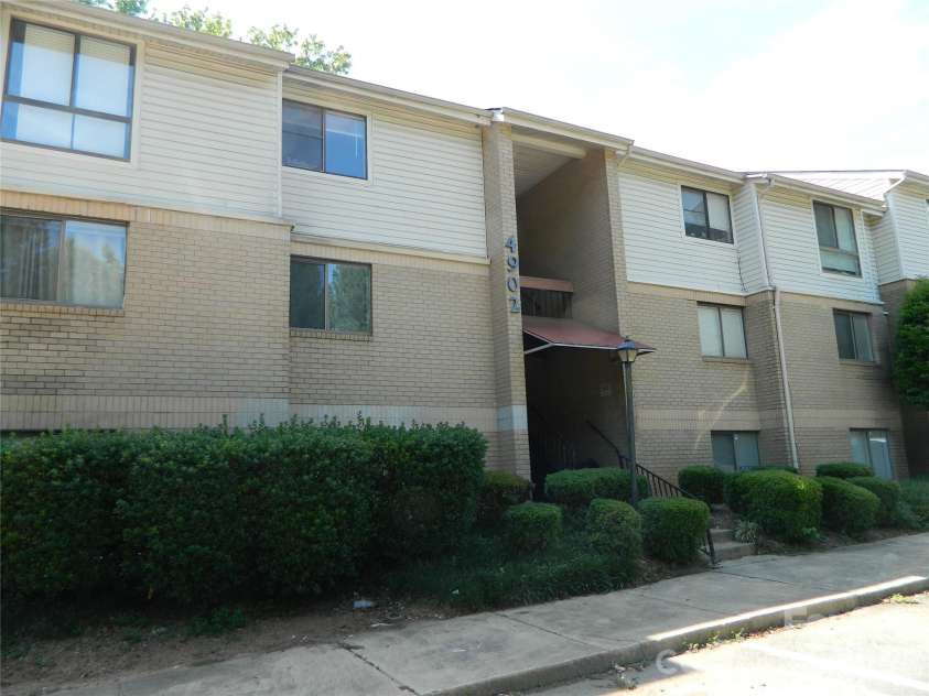 4902 Spring Lake Drive, Charlotte, NC 28212.  MLS# CAR4404086, YatesRealty ID 38851. 