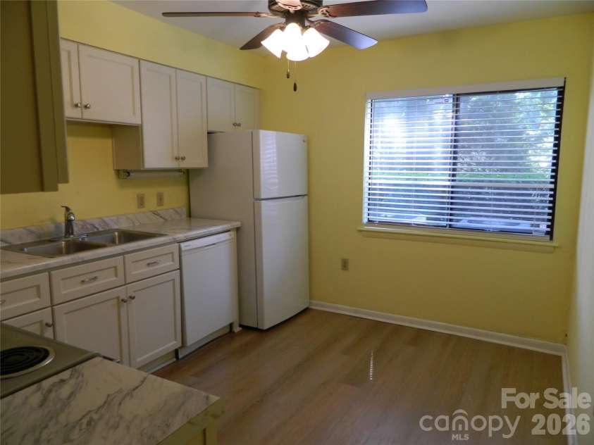 4902 Spring Lake Drive, Charlotte, NC 28212.  MLS# CAR4404086, YatesRealty ID 38851. Kitchen