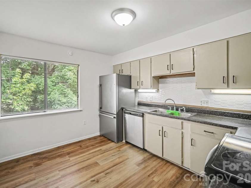 4902 Spring Lake Drive, Charlotte, NC 28212.  MLS# CAR4411853, YatesRealty ID 38851. Kitchen
