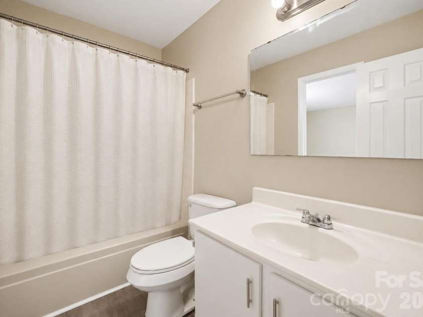 4902 Spring Lake Drive, Charlotte, NC 28212.  MLS# CAR4411853, YatesRealty ID 38851. Main Bathroom