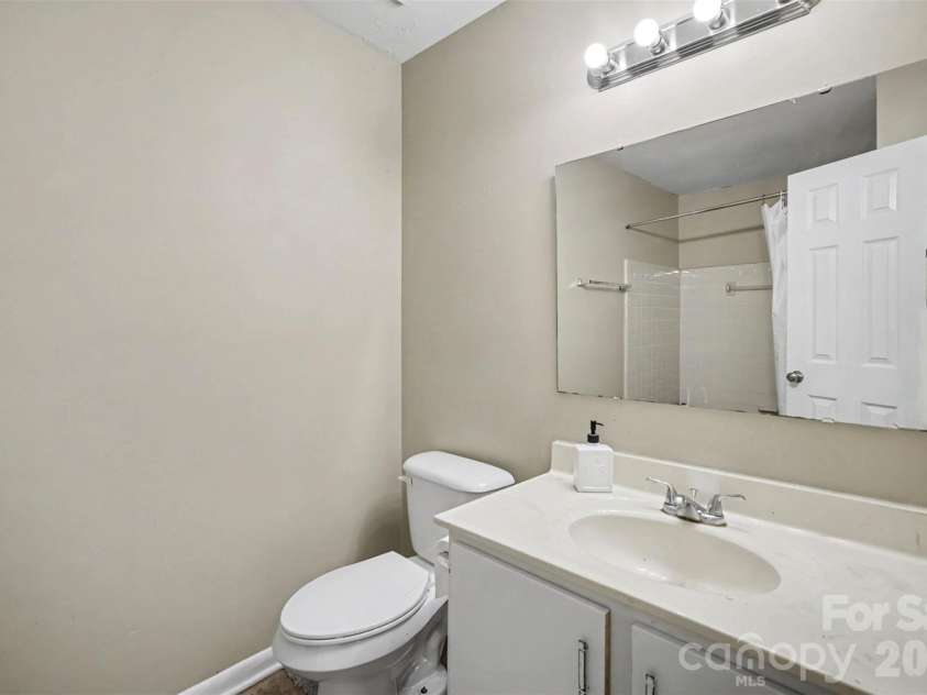 4902 Spring Lake Drive, Charlotte, NC 28212.  MLS# CAR4411853, YatesRealty ID 38851. Primary Bathroom
