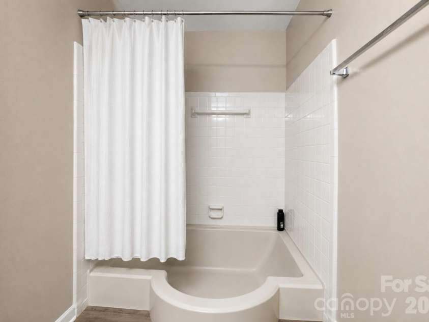 4902 Spring Lake Drive, Charlotte, NC 28212.  MLS# CAR4411853, YatesRealty ID 38851. Primary Bathroom