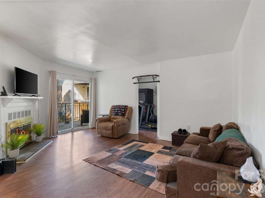 4902 Spring Lake Drive, Charlotte, NC 28212.  MLS# CAR4434624, YatesRealty ID 38851. 