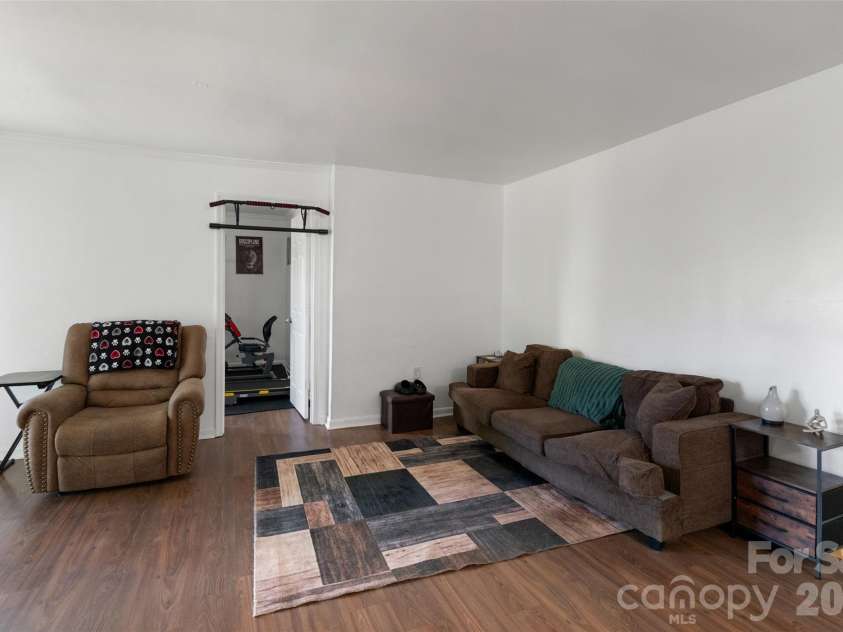 4902 Spring Lake Drive, Charlotte, NC 28212.  MLS# CAR4434624, YatesRealty ID 38851. 