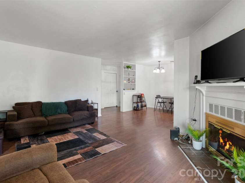 4902 Spring Lake Drive, Charlotte, NC 28212.  MLS# CAR4434624, YatesRealty ID 38851. 
