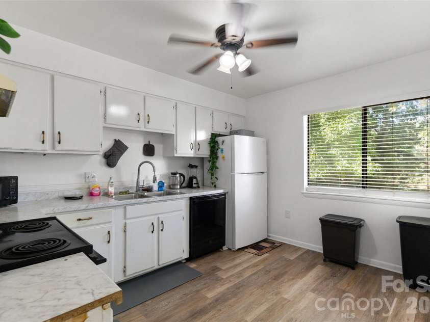 4902 Spring Lake Drive, Charlotte, NC 28212.  MLS# CAR4434624, YatesRealty ID 38851. 